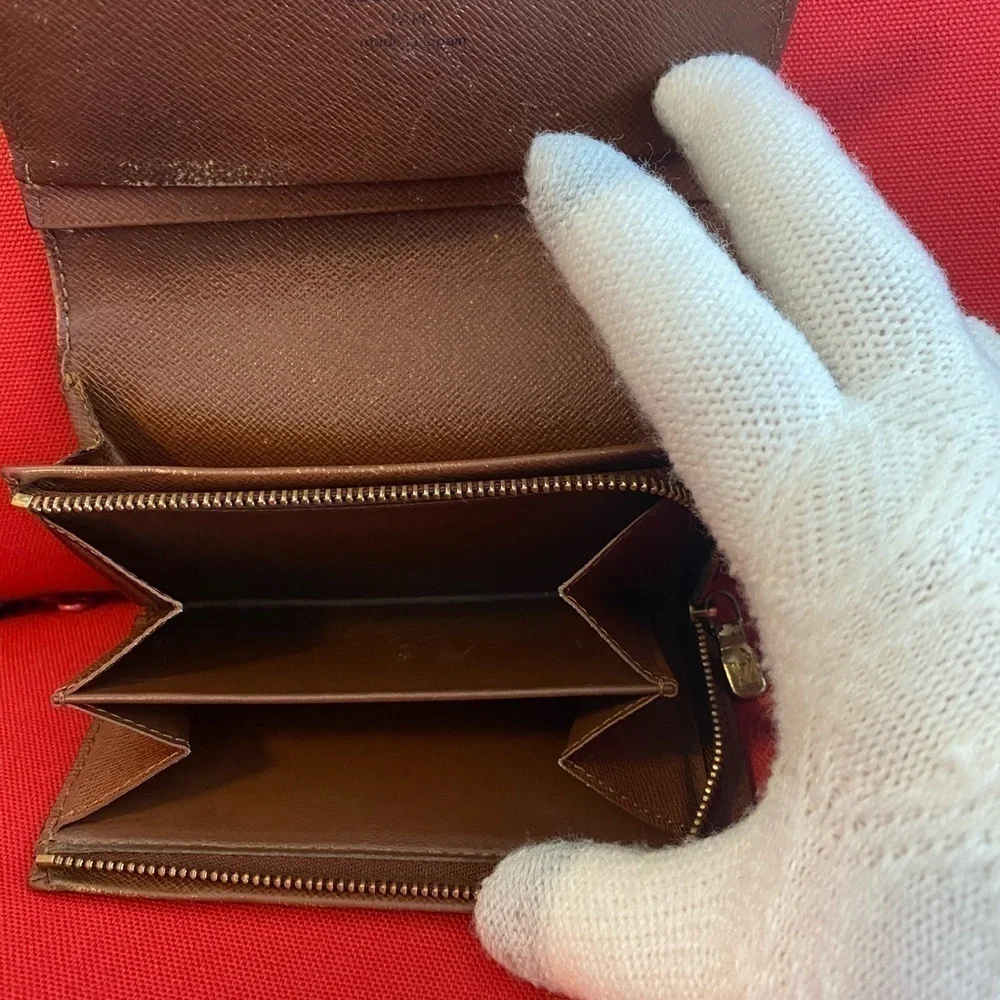 Louis Vuitton Wallet  - Authentic - Picture 5 of 16